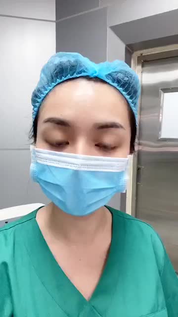 Cả nhà cùng theo dõi livestream bác sĩ thực hiện combo hạ gò má và gọt hàm nhé!