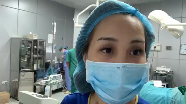Quá trình hạ gò má + gọt góc hàm + bơm mỡ thái dương cho nữ khách hàng 30 tuổi đến từ Hà Nội.