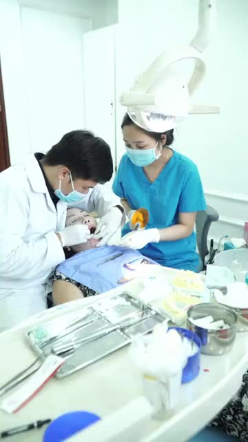 CẬN CẢNH LẮP 16 RĂNG SỨTHỰC TẾ CÓ ĐAU NHỨC, ĐÁNG SỢ NHƯ LỜI ĐỒN?