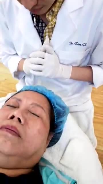 KHÁCH HÀNG ĐIỀU TRỊ MỤN THỊT BẰNG CÔNG NGHỆ LASER CO2 VI ĐIỂM