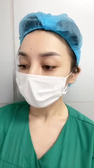Tiêm filler má, khuôn mặt chưa cân đối như mong muốn. Khách hàng đến gặp bác sĩ để cải thiện khuôn mặt hài hoà hơn với phương pháp hạ gò má và gọt hàm.