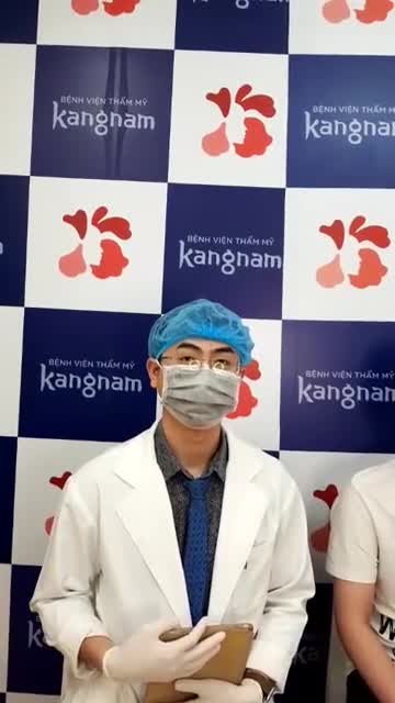 KH làm dịch vụ tạo hình môi trái tim