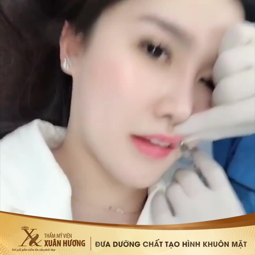 THOẢI MÁI SELFIE TRONG LÚC ĐƯA DƯỠNG CHẤT TẠO HÌNH MÔI VÌ QUÁ NHẸ NHÀNG, KHÔNG ĐAU CHÚT NÀO