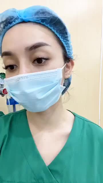 Khách hàng cắt tuyến mồ hôi nách cách đây 10 năm, tuy nhiên vẫn tiết nhiều mồ hôi, ảnh hưởng tâm lý nhiều.