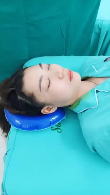 Độn thái dương : phương pháp làm đầy tại vùng thái dương, chữa tình trạng lõm khuyết tại thái dương