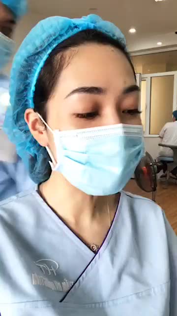 Đôi môi căng mọng, chúm chím ngay sau khi phẫu thuật. Mời cả nhà cùng theo dõi kết quả và cho bsi nhận xét nhé.