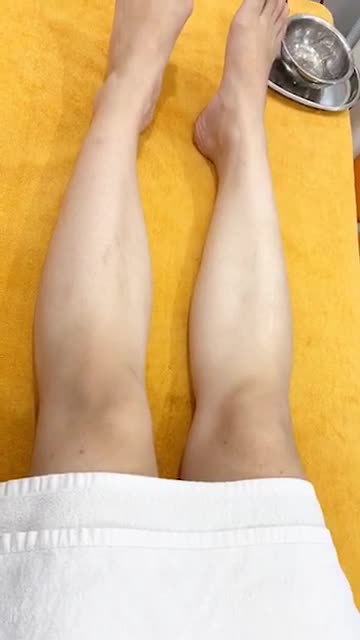 "Vi - ô - lông" đầy chân Hè tới rồi, sao diện được bikini