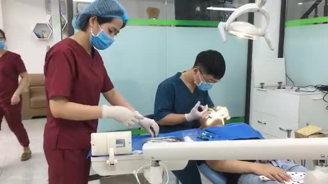 Gắn răng sứ veneer thẩm mỹ tại Thuỳ Anh nha khoa.