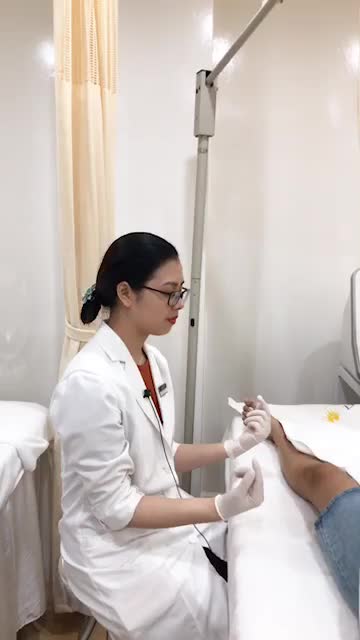 SẸO LỒI có làm bạn mất tự tin?