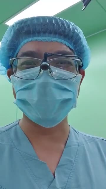 Nâng ngực nội soi chân không Túi ergonomix 340cc bên phải và 360cc bên trái Treo tuyến sa trễ Thu quầng Hút mỡ đùi Hút mỡ cánh tay Kỹ thuật đẳng cấp cho bạn gái đẳng cấp