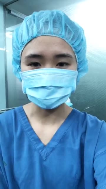 Treo ngực sa trễ ở khách hàng đã từng đặt túi độn ngực