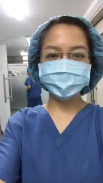 Treo sa trễ kết hợp đặt túi độn đường quầng vú khách hàng nữ 22 tuổi