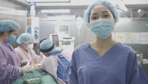 GIẢI CỨU VÒNG 1 CO THẮT BAO XƠ SAU 3 NĂM NÂNG NGỰC Ở CƠ SỞ KÉM CHẤT LƯỢNG