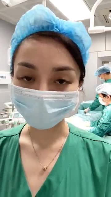 Ca mổ cuối ngày - Ca ngực số 228 - Nâng cấp V1 cho bà mẹ 1 con.