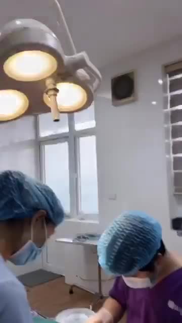 Nhấn mí cho bạn gái 22 tuổi để cải thiện nếp mí nhỏ, không cân đối giữa hai bên.