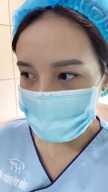 Cắt mí trên giúp khách hàng cải thiện nếp mí không đều do đã nhấn mí ở spa 4 năm trước.