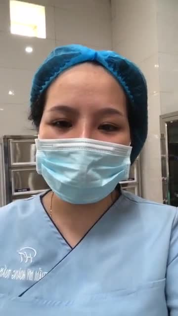 Quá trình tân trang cô bé cải thiện da thừa nhăn nheo thâm sạm sau 30 phút . Mời mọi người cùng theo dõi