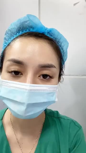 Mặt hóp, hốc hác và mong muốn sở hữu khuôn mặt baby, đầy đặn.