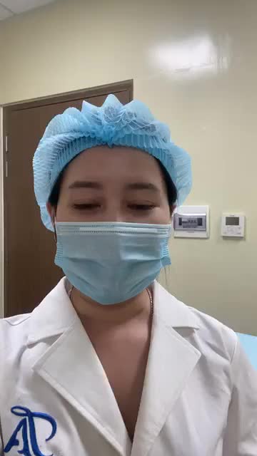 Kéo tụt núm vú 2 bên