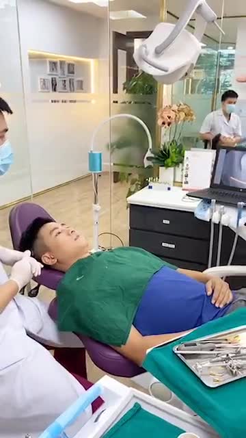 Buổi chiều tại Win Smile cùng với khách hàng đến sử dụng dịch vụ răng khôn và răng sứ thẩm mỹ
