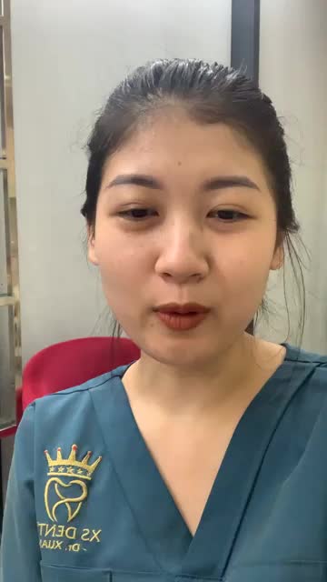 Chị Ngọc Anh vừa nhổ xong răng khôn.