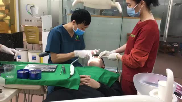 Dán sứ veneer cho bạn khách hàng tại Nha Khoa Thuỳ Anh.