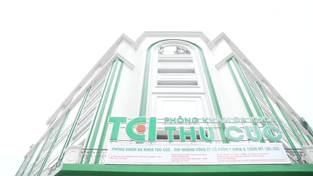 BẮT GẶP CẦU THỦ LỤC XUÂN HƯNG CÙNG VỢ BÍCH UYÊN ĐI KHÁM THAI 16 TUẦN TẠI THU CÚC