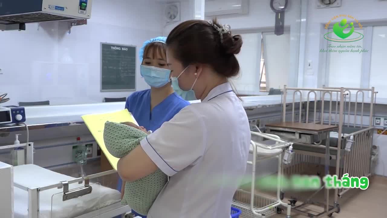 Chiếu đèn điều trị vàng da ở trẻ sơ sinh