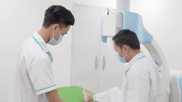 CÙNG CHUYÊN GIA THU CÚC XỬ LÝ BỆNH NHÂN MẮC NHIỀU LOẠI SỎI TRONG HỆ TIẾT NIỆU