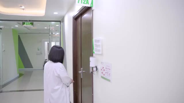 GẶP LẠI GIA ĐÌNH DIỄN VIÊN TRUNG RUỒI SAU KHI ĐI SINH TẠI BỆNH VIỆN ĐKQT THU CÚC