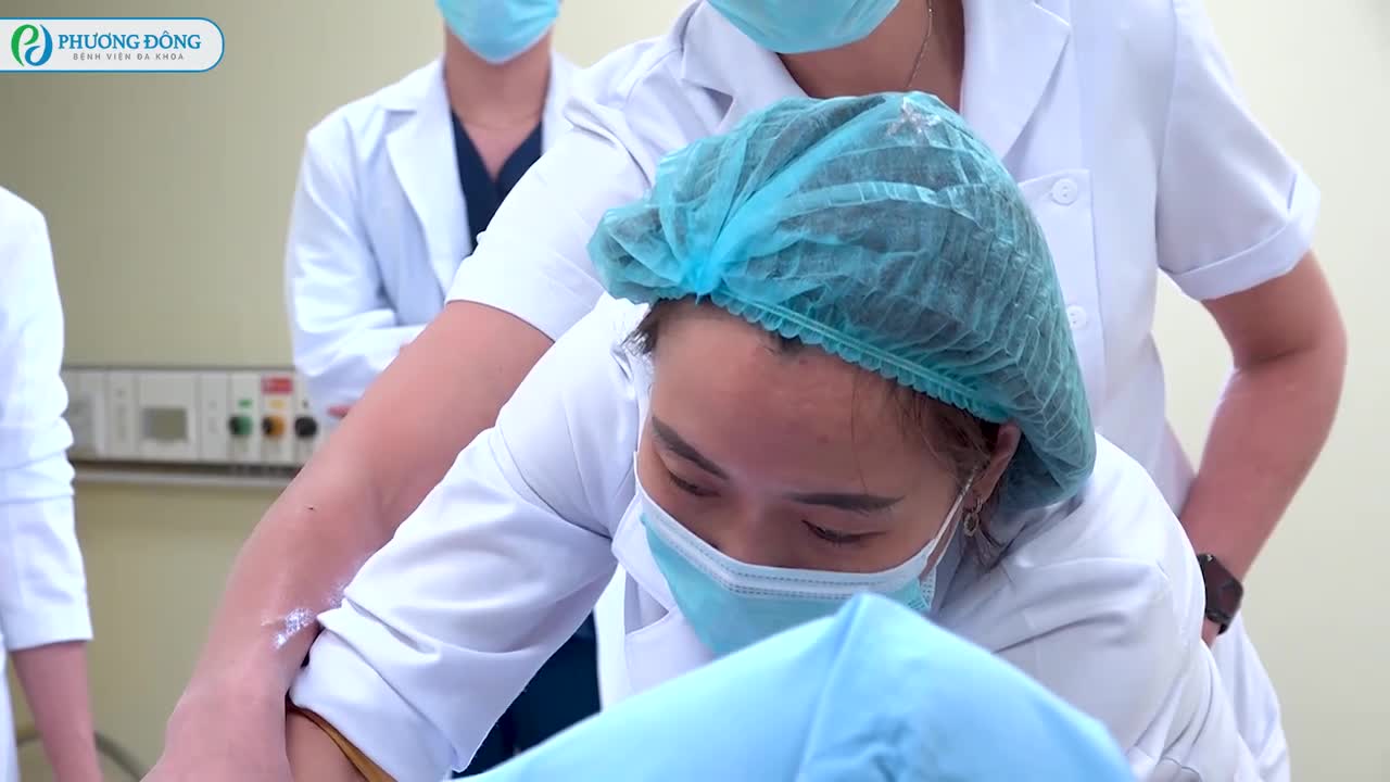 Hãy cùng Phương Đông nhìn lại hành trình vượt cạn có đoàn của sản phụ Nguyễn Thùy Dương nhé.