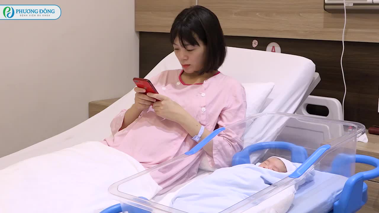 Mẹ bầu Phương Đông hưởng ứng "Sinh ra trong thời dịch" “Sinh ra trong thời dịch” được đông đảo mẹ bầu Phương Đông hưởng ứng