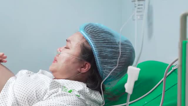 Nghén nặng quá mẹ làm gì cho đỡ?