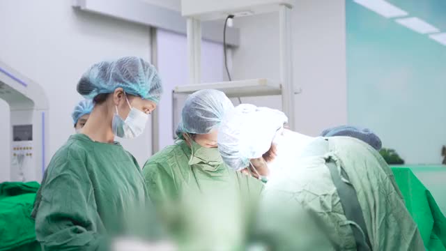 Sinh xong bao lâu thì cấy que tránh thai được?
