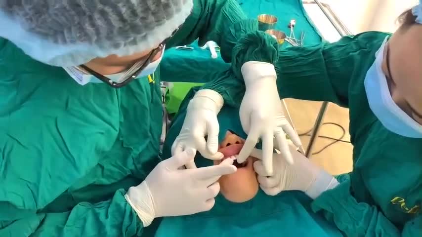 BÁC SĨ DELIA GIẢI ĐÁP CÁC VẤN ĐỀ VỀ CẦU RĂNG SỨ