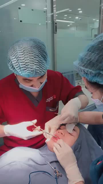 Giải pháp mới cho MÔI DÀY / LỆCH  Thu mỏng môi trái tim