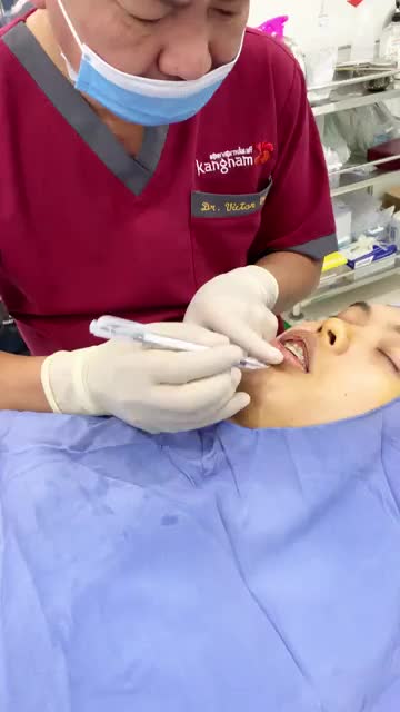 Quá trình đo vẽ phẫu thuật thu mỏng và tạo hình môi trái tim