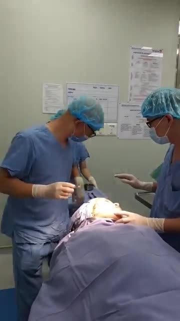 Dr.Hwang thực hiện CĂNG CHỈ MI YOUNG - Công nghệ trẻ hóa số 1 Hàn Quốc mới nhất tại Kangnam!!