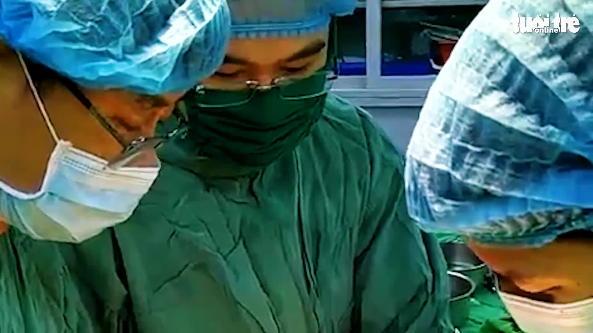 Tiêm silicon lỏng làm tăng kích thước dương vật gây hậu quả biến dạng cậu nhỏ