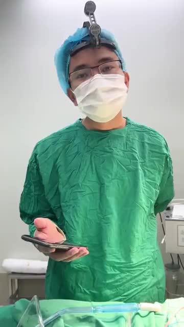 Nâng ngực đặt túi Nanochip Ergonomix 285 cc, đường chân ngực