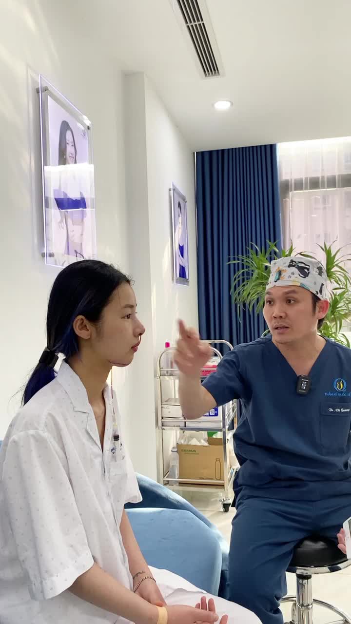 Chỉnh hình thẩm mỹ kết hợp độn cằm và Nâng mũi cấu trúc Softline