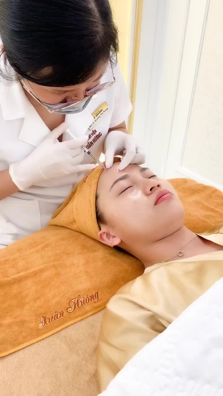 DA SẸO RỖ, LỖ CHÂN LÔNG TO NỮ KHÁCH HÀNG CHỌN ĐƯA DƯỠNG CHẤT PRP TẠI BVTM XUÂN HƯƠNG