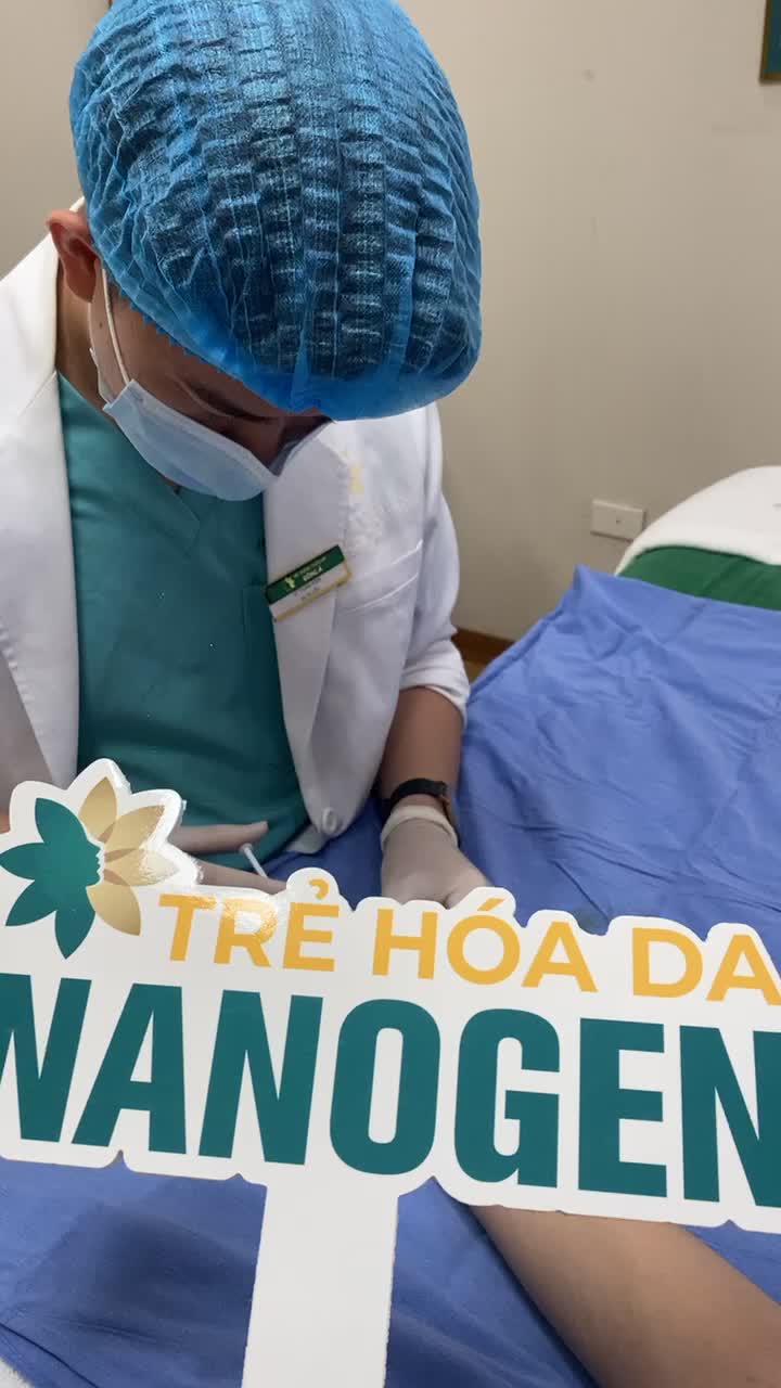 Trẻ hoá bàn tay cằn cỗi già nua cho chị khách hàng .