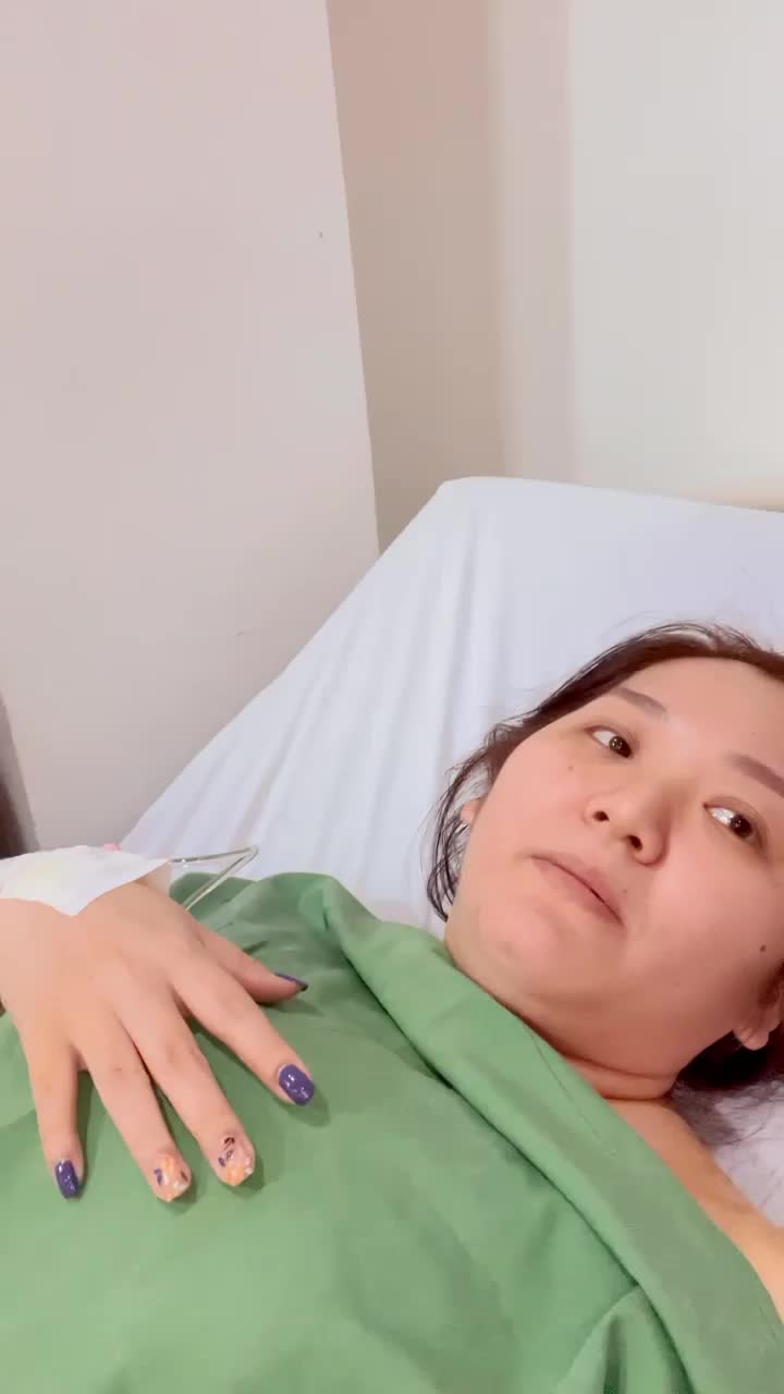 Cảm nhận thật sự của bạn khách Việt kiều Mỹ siêu dễ thương về Vn để làm ngực, mới làm ngực sau 5 tiếng, bạn ấy rất thông minh và giỏi thành thạo tới 5 thứ tiếng.