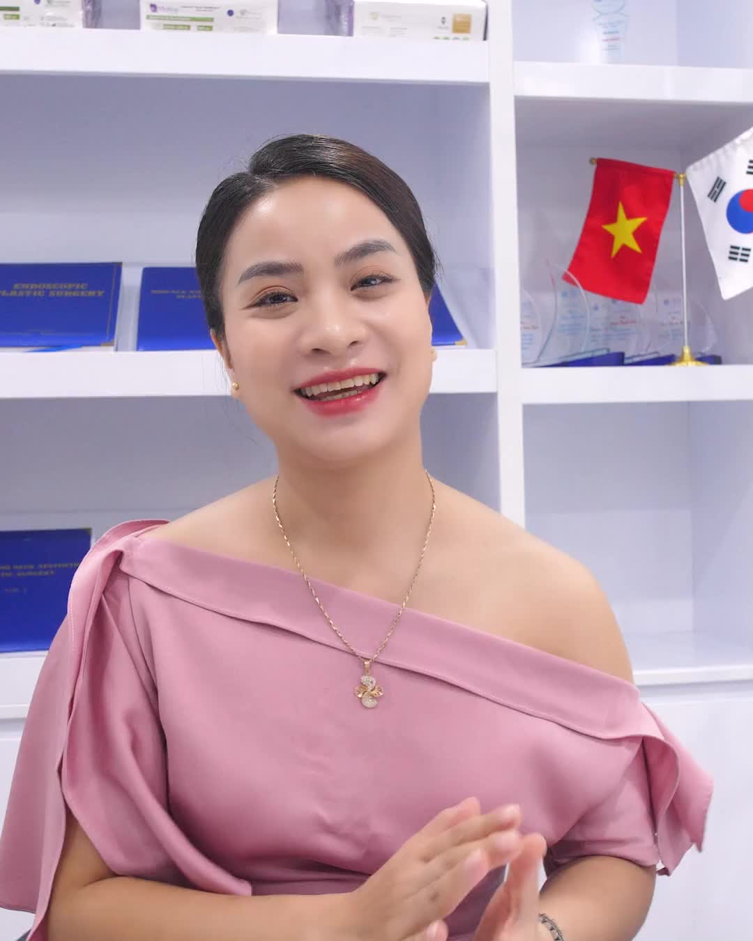 CHỊ KHÁCH TRẺ RA 10 TUỔI SAU 1 THÁNG TÁI KHÁM CĂNG CHỈ