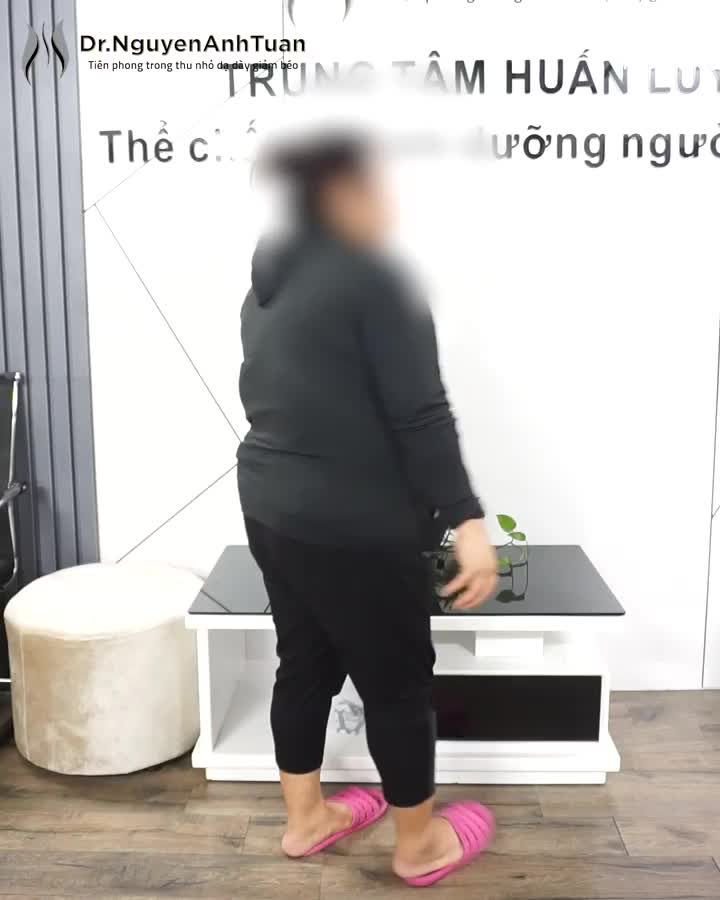 Người phụ nữ đau đớn tột cùng vì xương khớp chịu áp lực quá lớn của trọng lượng cơ thể.