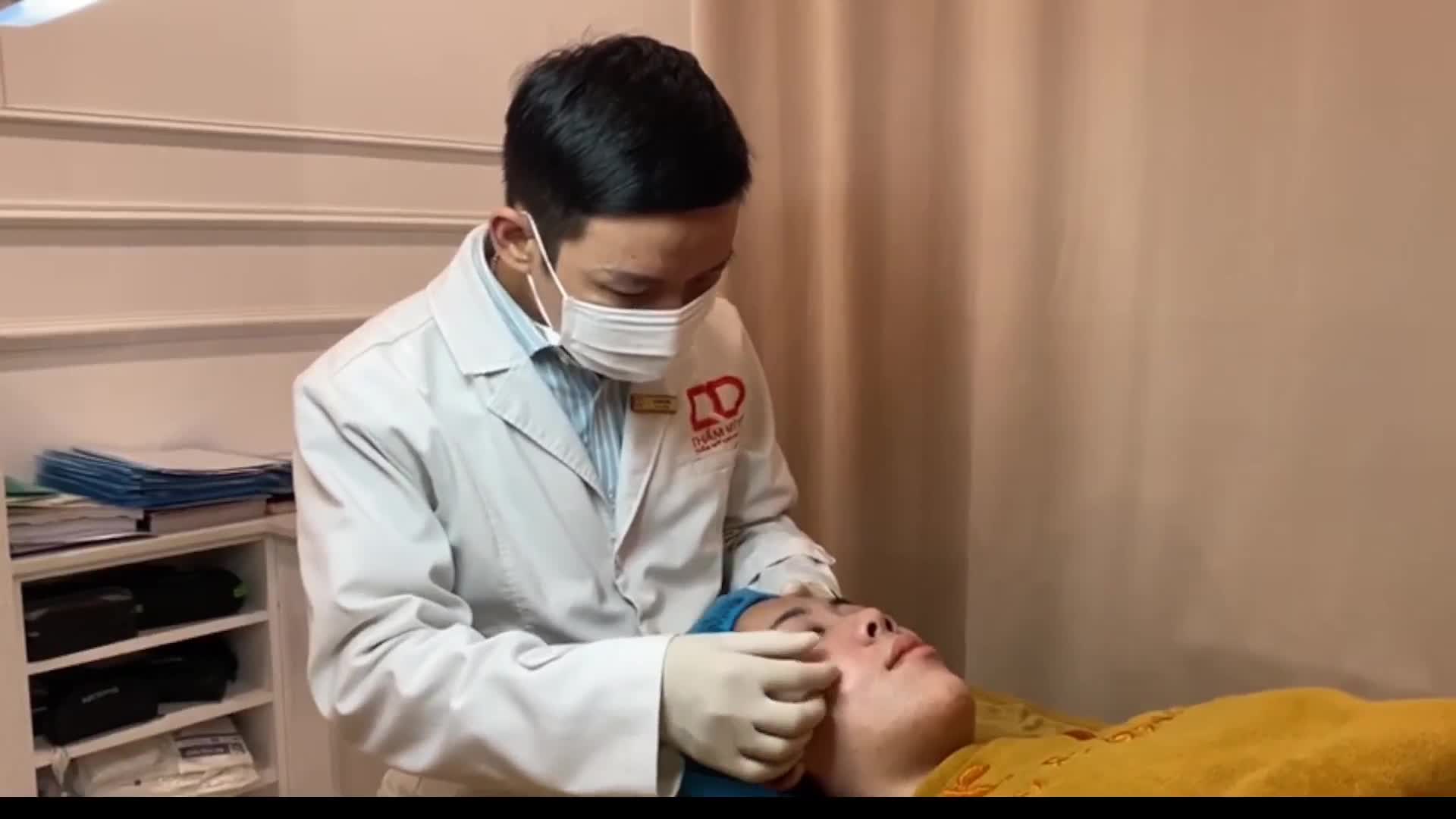 Điều trị mụn hiệu quả cần sự kết hợp chặt chẽ giữa bác sĩ và khách hàng.