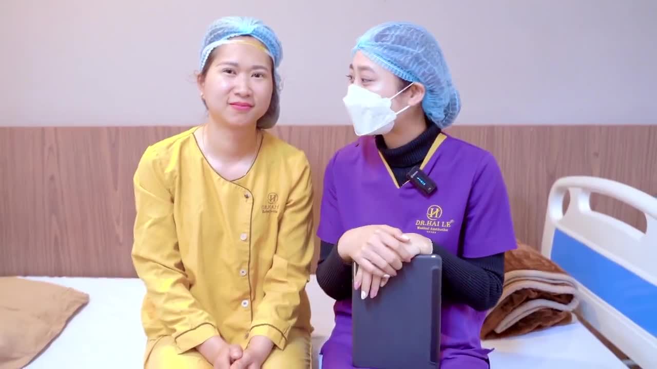 Đôi môi trái tim căng mọng, phớt hồng quyến rũ của các chị em là điều tạo sự chú ý, thu hút mọi ánh nhìn “đổ dồn” về khuôn mặt rạng rỡ