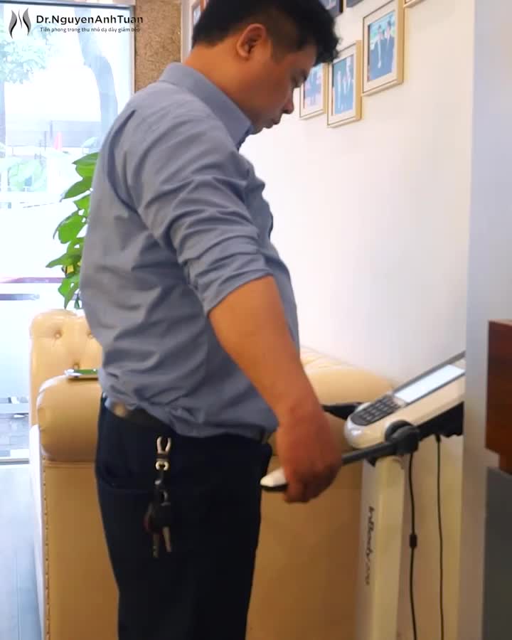 Hàng loạt các bệnh lý là hệ lụy của béo phì đã gọi tên anh Điện.  Đặc biệt hội chứng ngưng thở khi ngủ đã thôi thúc bệnh nhân đến gặp PGS.TS.BS Nguyễn Anh Tuấn  để tư vấn và điều trị béo phì tránh hậu quả nghiêm trọng.