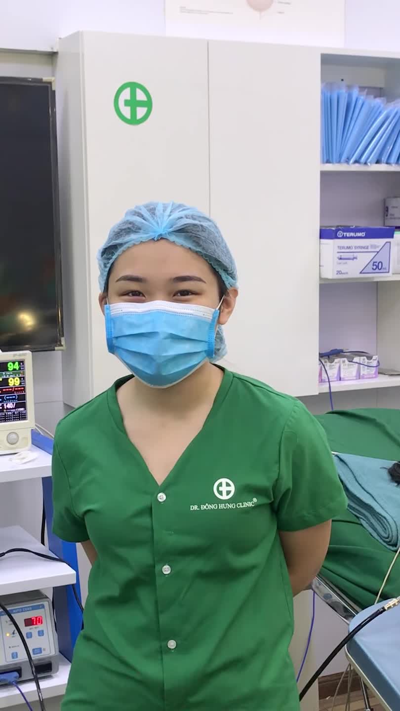 TẠO HÌNH CHỈNH MŨ CÔ BÉ CHO KHÁCH HÀNG NỮ TRẺ TUỔI